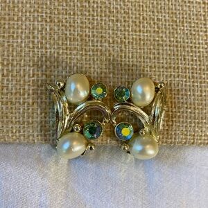 Vintage KARU Signed Aurora Borealis‎ & Faux Pearls Clip on Earrings
